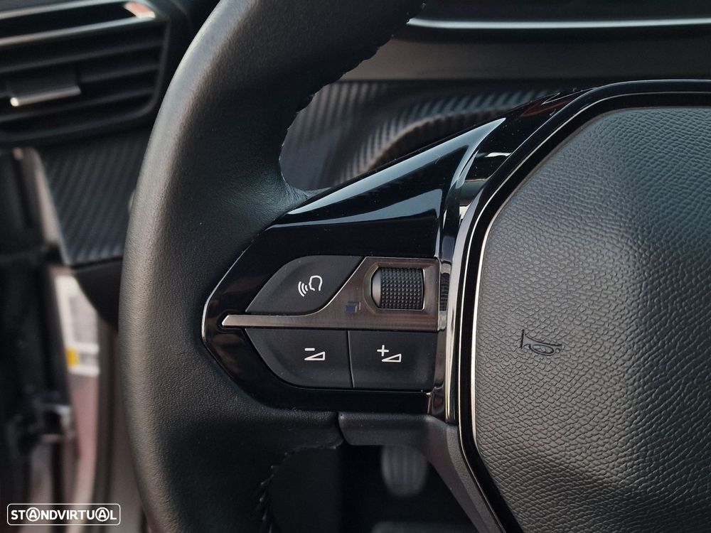 Peugeot 2008 1.2 PureTech Allure - 18