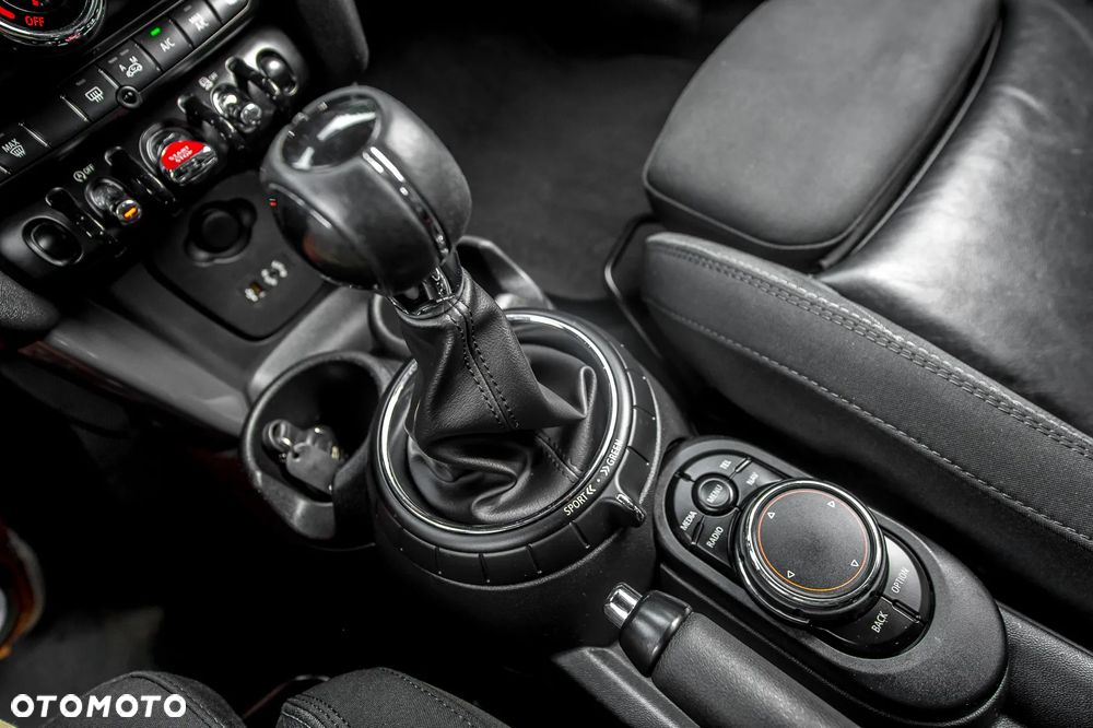 MINI Cooper Essential Trim - 28