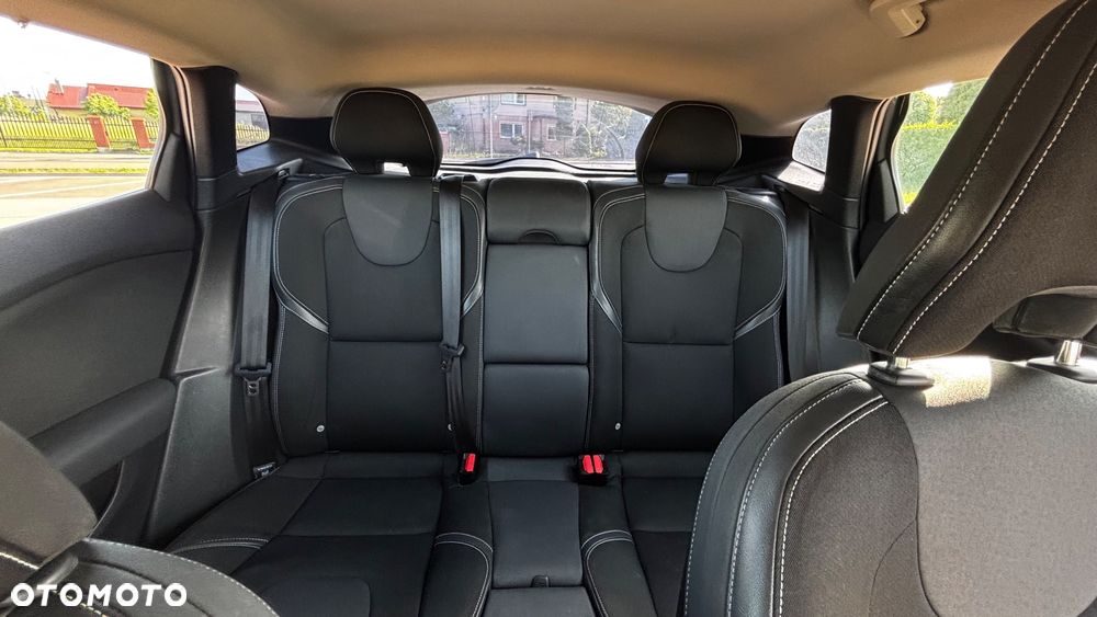 Volvo V40 D4 Drive-E Momentum - 11