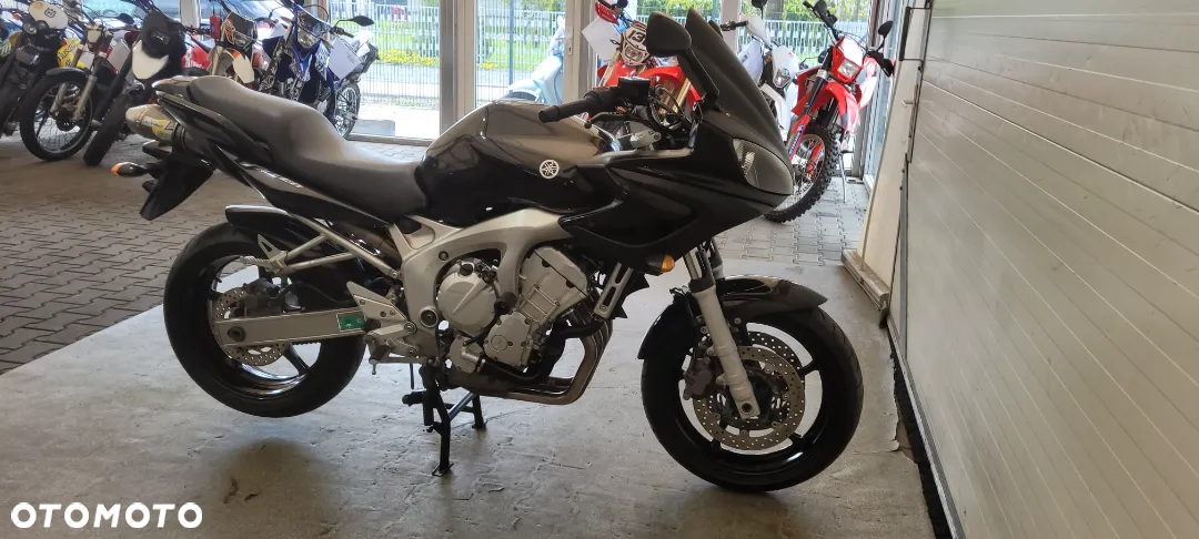 Yamaha FZ - 28
