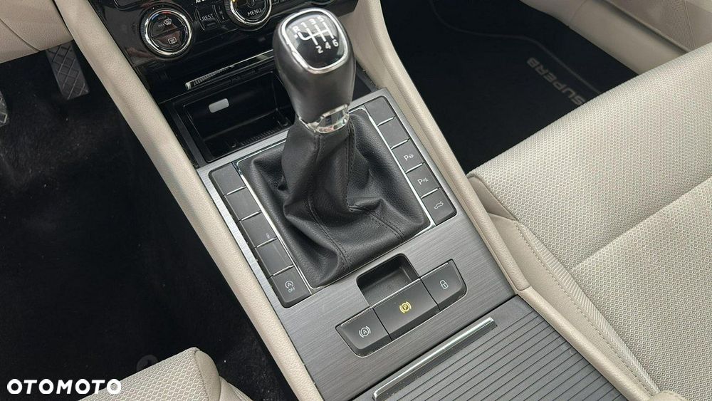 Skoda Superb 1.5 TSI Active - 18