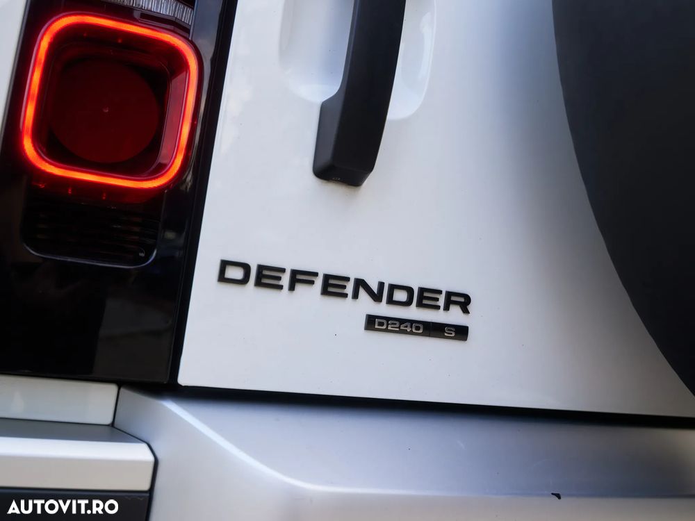 Land Rover Defender 110 2.0L D240 S - 10