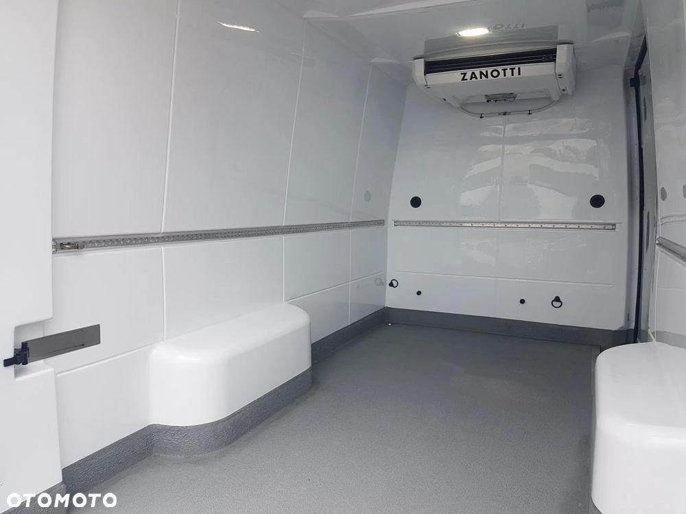 Volkswagen CRAFTER CHŁODNIA MROŹNIA AGREGAT IZOTERMA GRZANIE DŁUGI WYSOKI KLIMA TEMPOMAT - 19