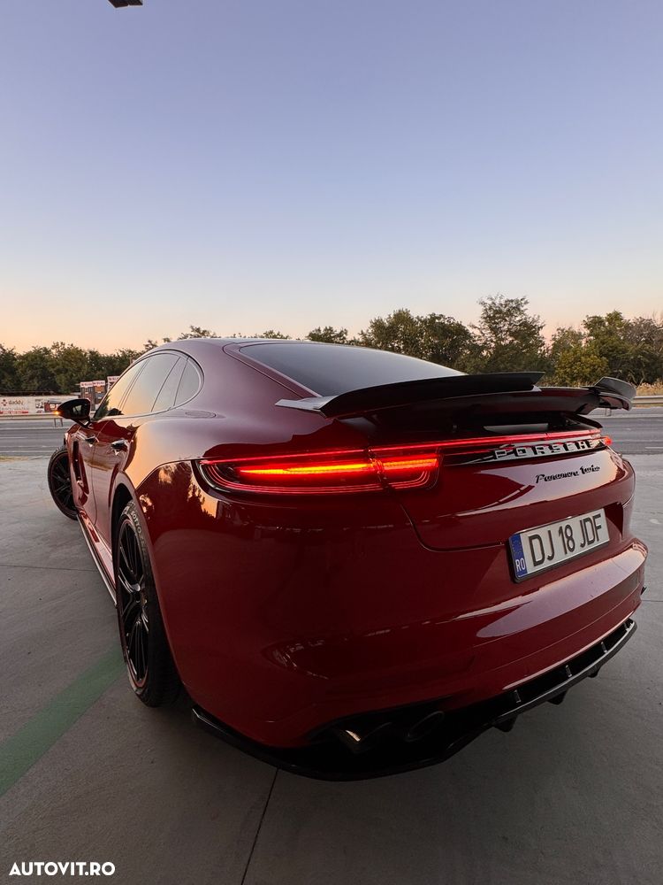 Porsche Panamera 4S - 9