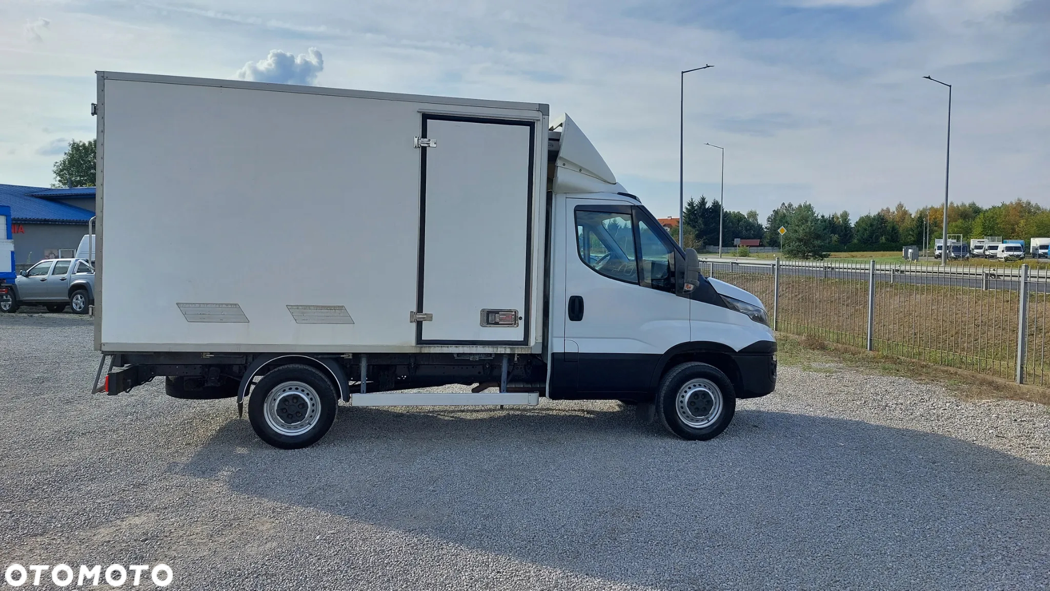 Iveco 35c13, chłodnia mroźniania carier, super stan, rama do zabudowy - 12
