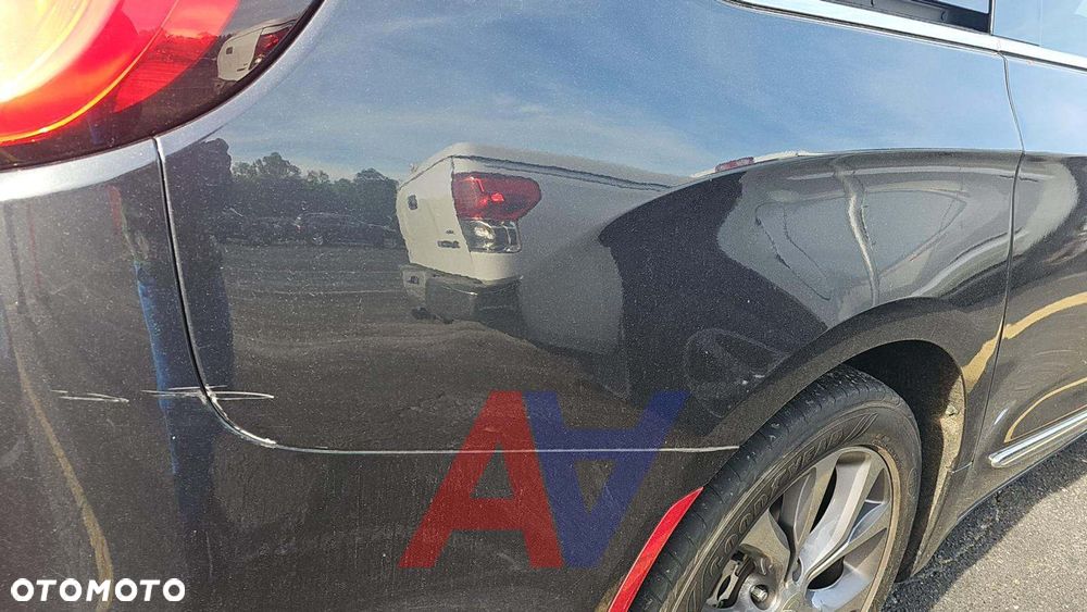 Chrysler Pacifica - 17