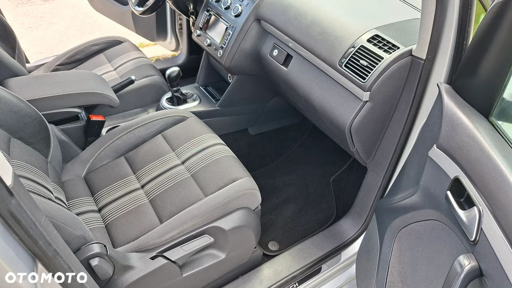 Volkswagen Touran 2.0 TDI DPF BlueMotion Technology DSG MATCH - 17