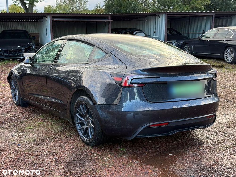 Tesla Model 3 - 1