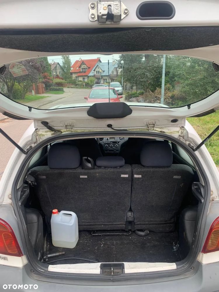 Toyota Yaris 1.0 Base - 5