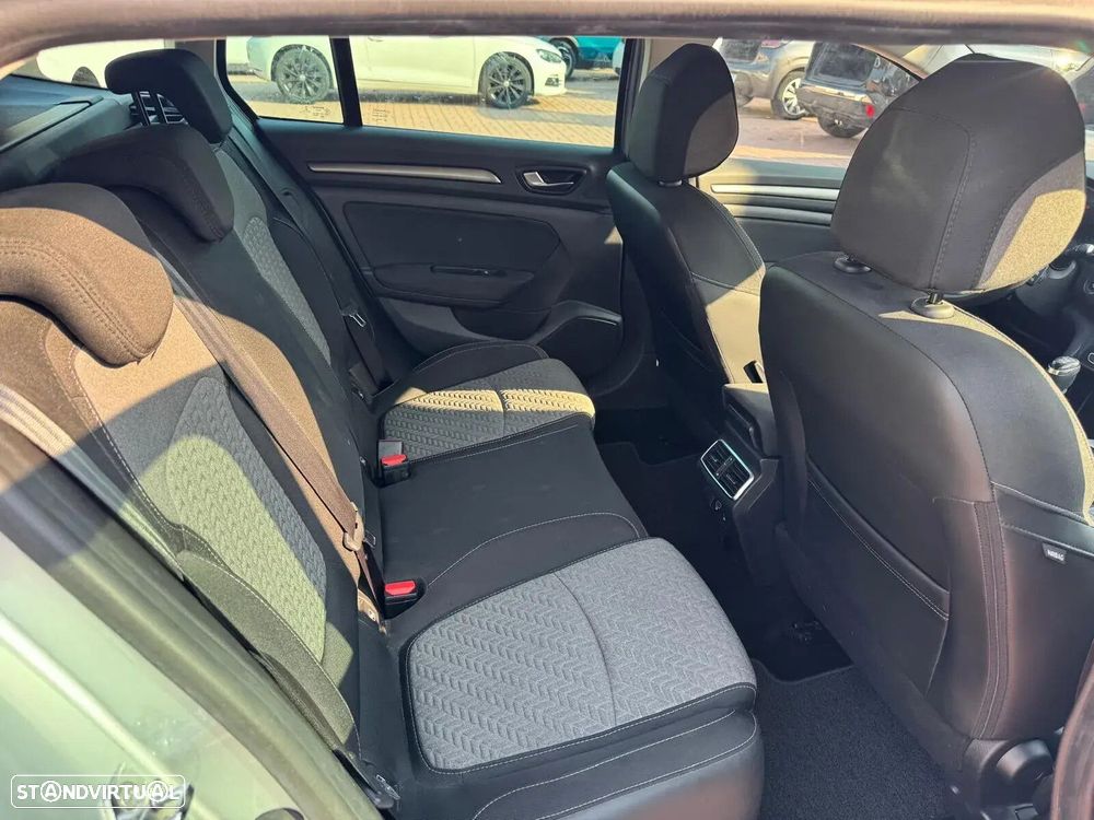 Renault Mégane Sport Tourer - 16