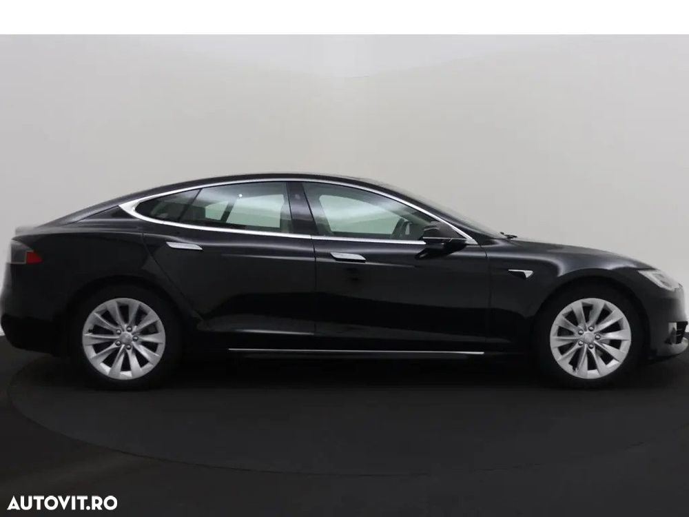 Tesla Model S - 3
