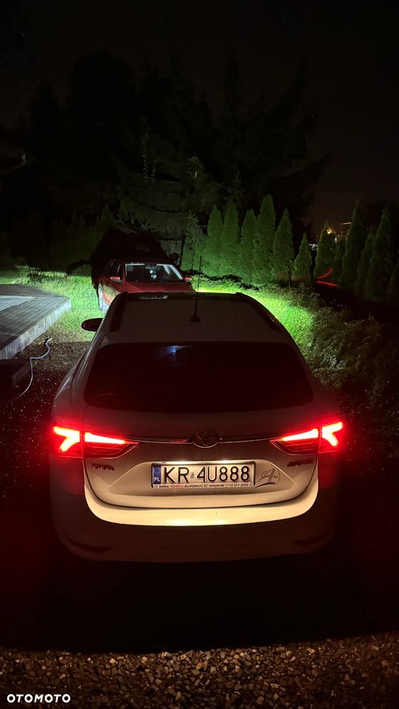 Toyota Avensis 2.0 D-4D Premium - 12