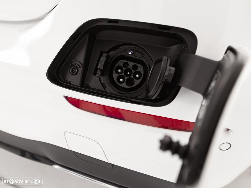 Mercedes-Benz E 300 de AMG Line - 16