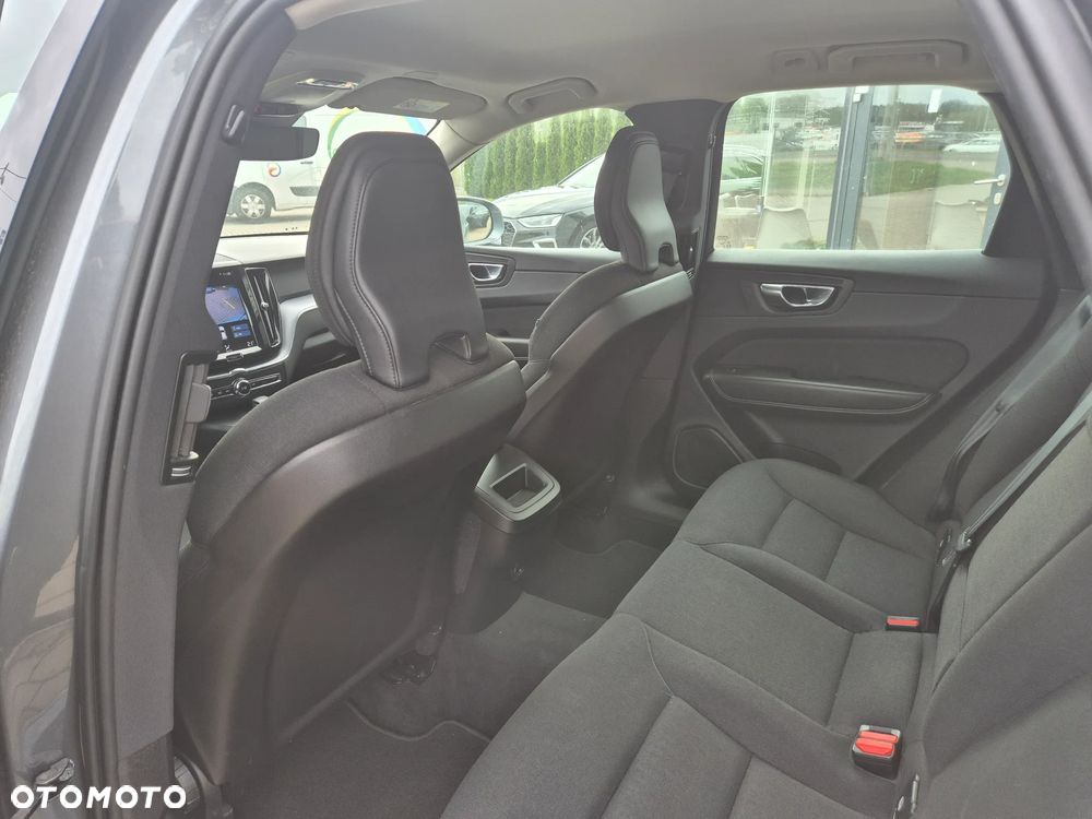 Volvo XC 60 B4 D AWD Geartronic Momentum Pro - 34