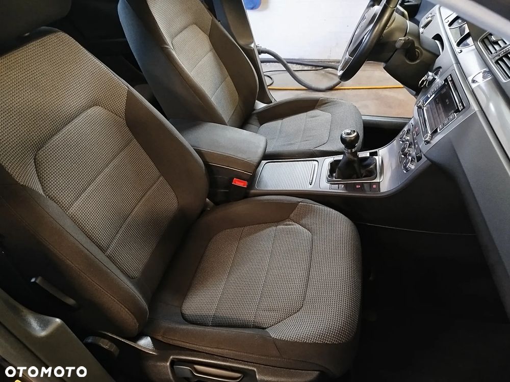 Volkswagen Passat 2.0 TDI Highline - 23