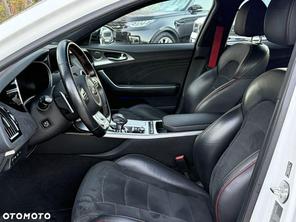 Kia Stinger - 11