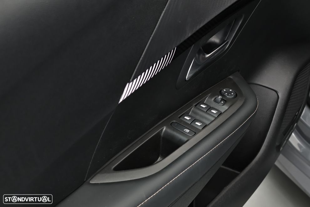 Peugeot 208 1.2 PureTech Allure - 23