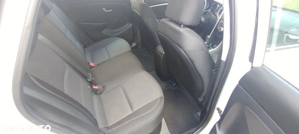 Hyundai i30 1.6 D Classic + - 16