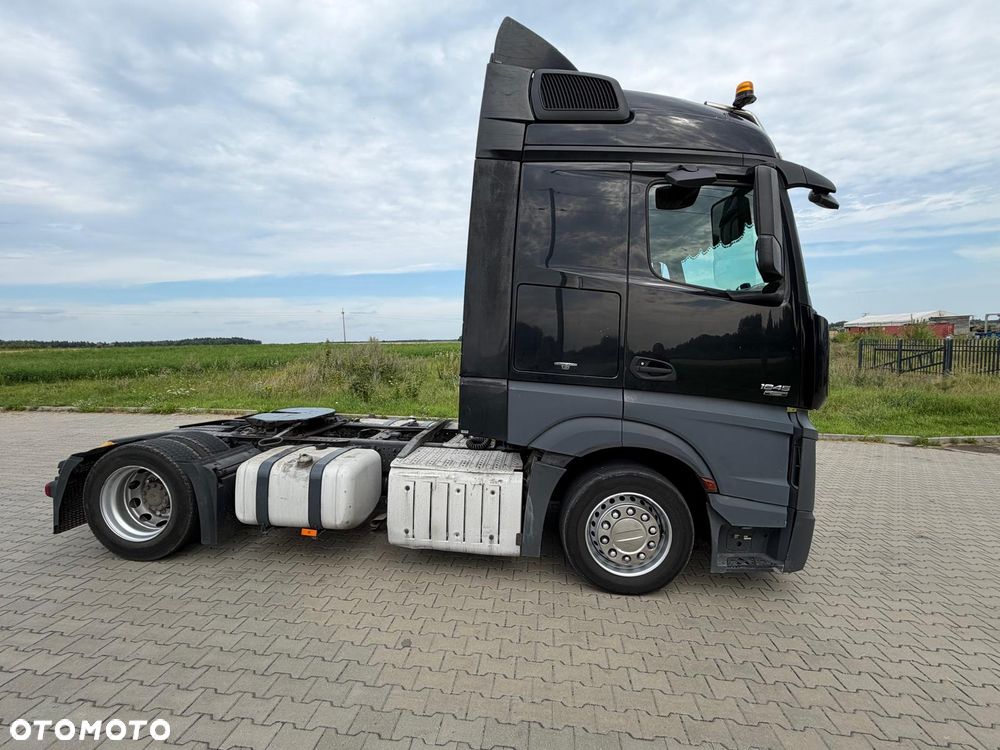 Mercedes-Benz Actros - 4