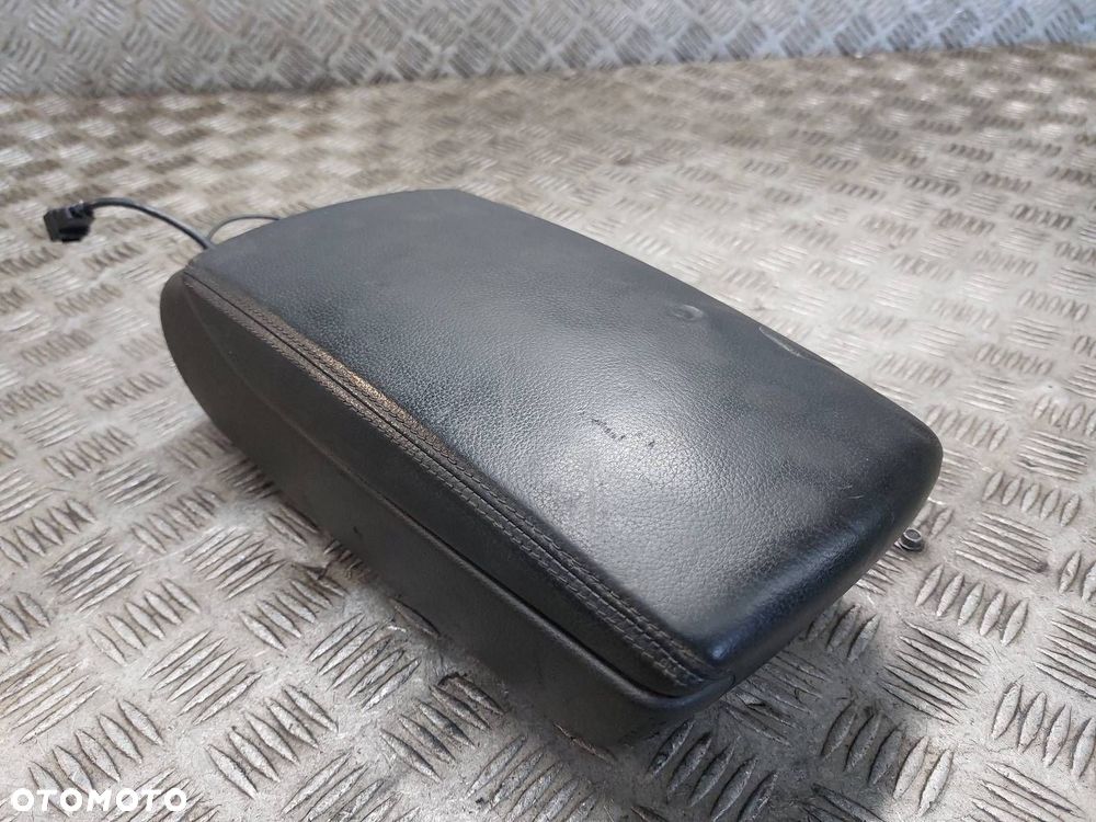 PODŁOKIETNIK AUDI A6 C6 - 1