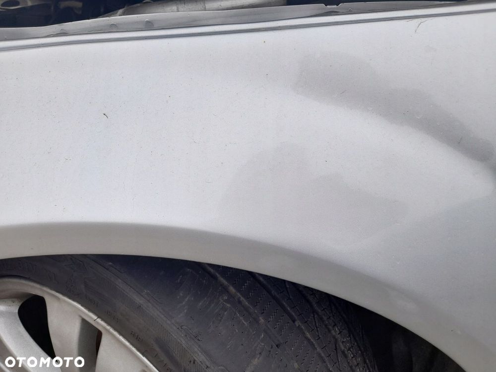 MERCEDES C W204 BŁOTNIK LEWY PRZÓD PRZEDNI 775 - 9