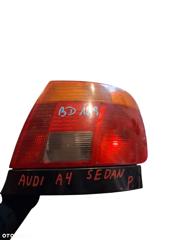 Lampa Tył Tylna Lampa PRAWA AUDI A4 B6 - 1