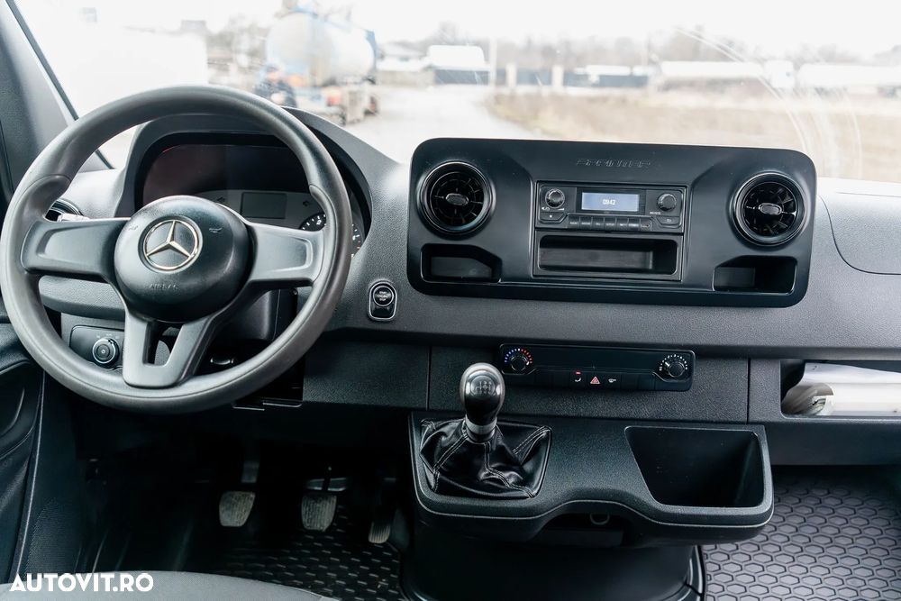 Mercedes-Benz Sprinter - 14