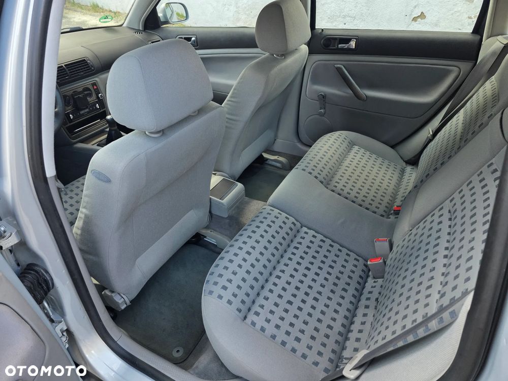 Volkswagen Passat 1.6 Comfortline - 23
