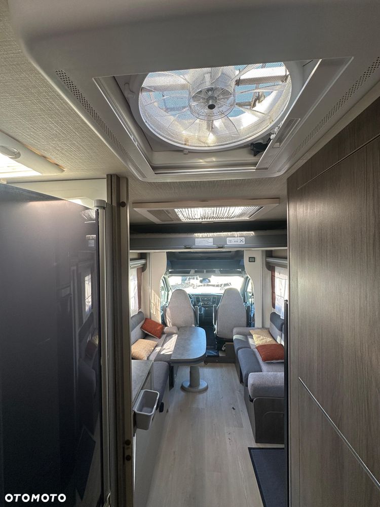 Ford CHAUSSON 720 Titanium Premium - 12