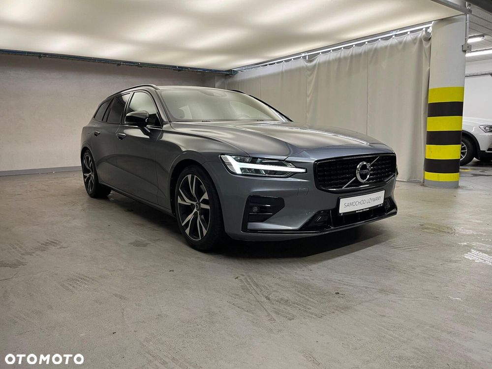 Volvo V60 B4 B R-Design - 11