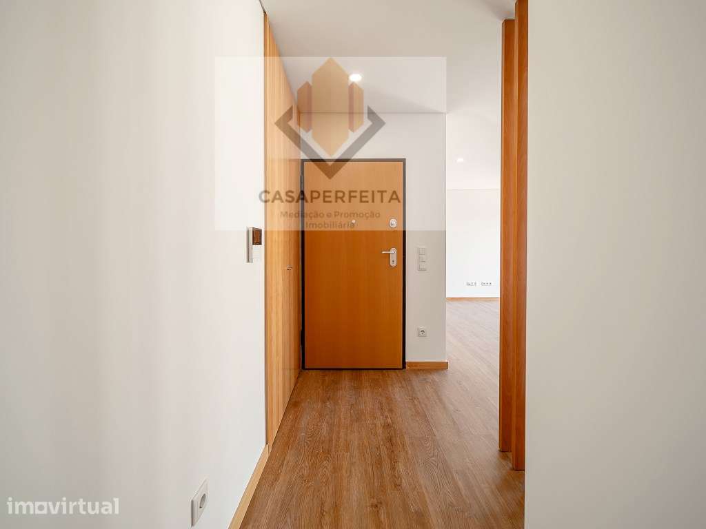Apartamento T1 Novo com Varanda Ampla e Lugar de Garagem - Oliveira... - Grande imagem: 2/31