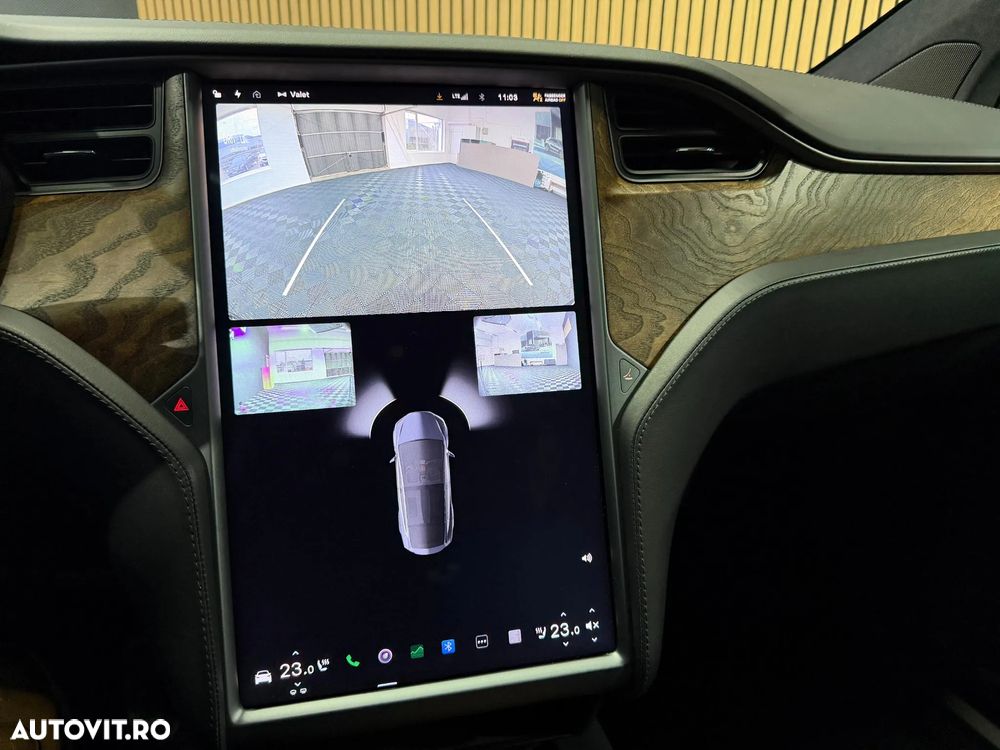 Tesla Model X - 12