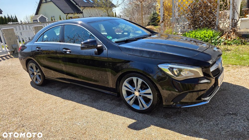 Mercedes-Benz CLA 180 7G-DCT Urban - 4