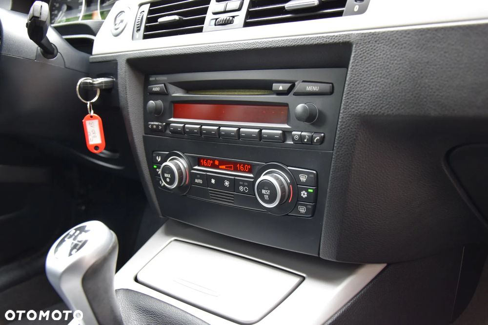BMW Seria 3 318i - 31