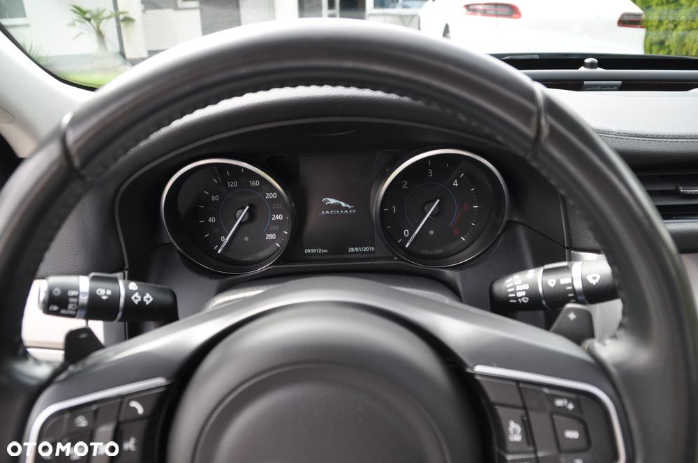 Jaguar XF 20d R-Sport Ingenium Edition - 38