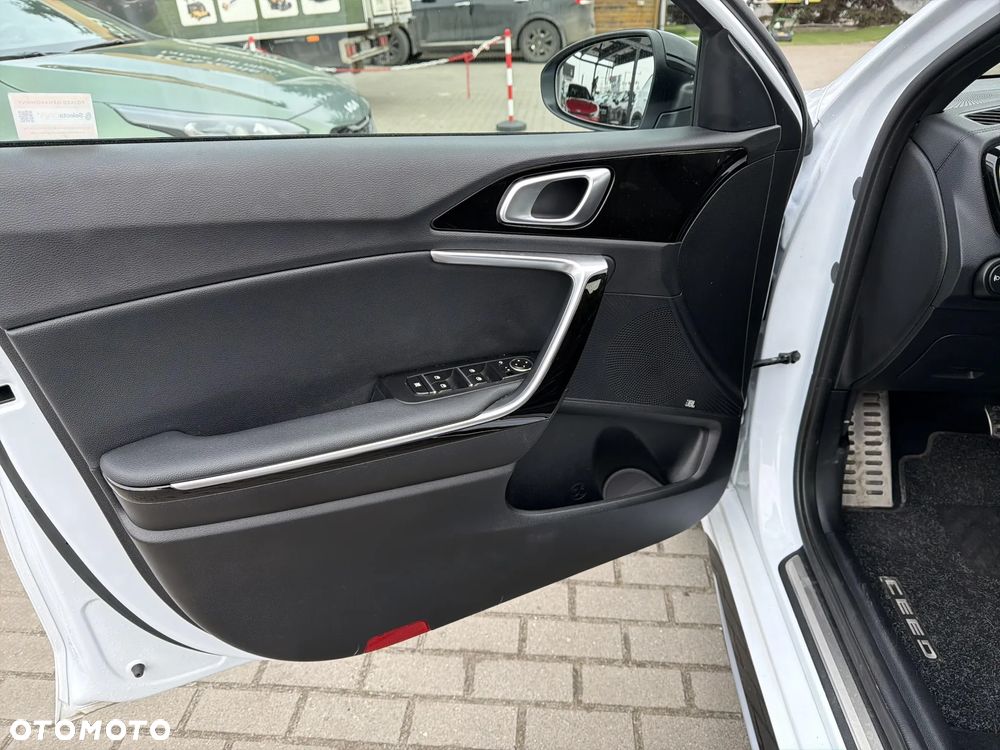 Kia ProCeed - 13