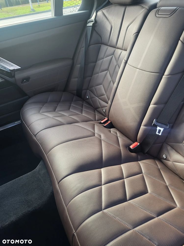 BMW Seria 7 - 18