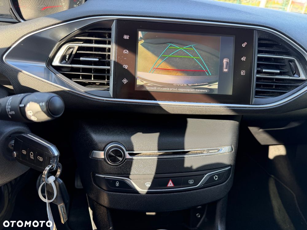 Peugeot 308 1.6 BlueHDi Allure S&S - 9