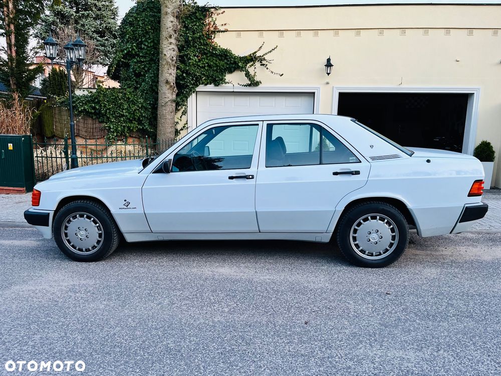 Mercedes-Benz W201 (190) - 3
