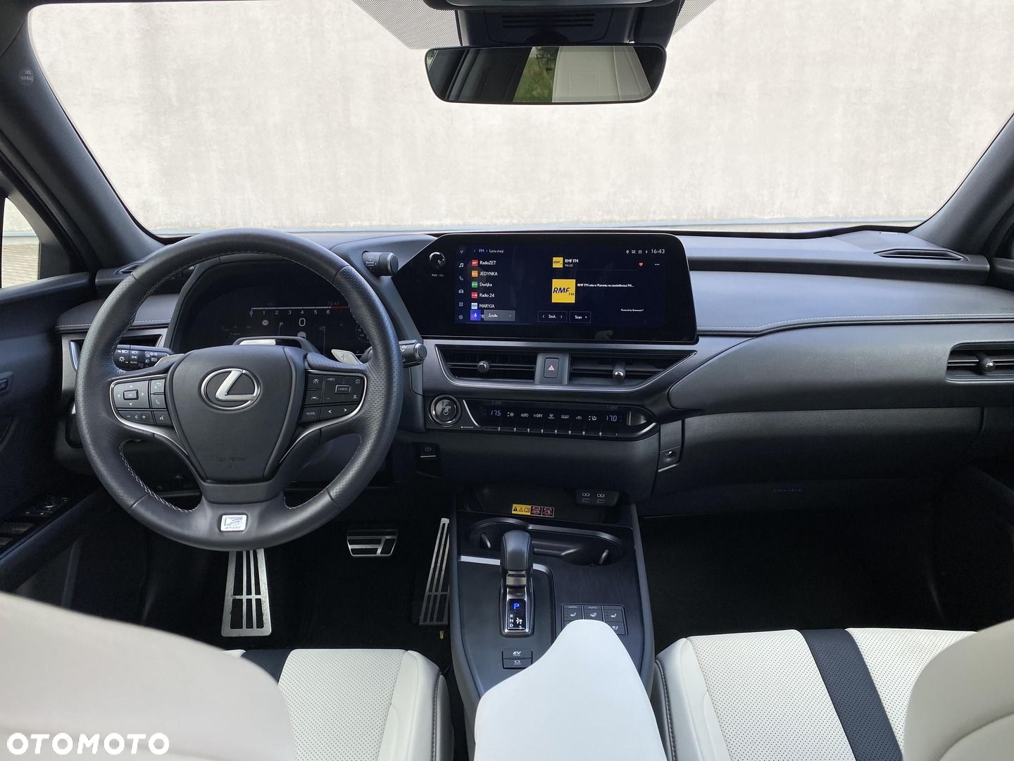Lexus UX 300h F Sport - 4
