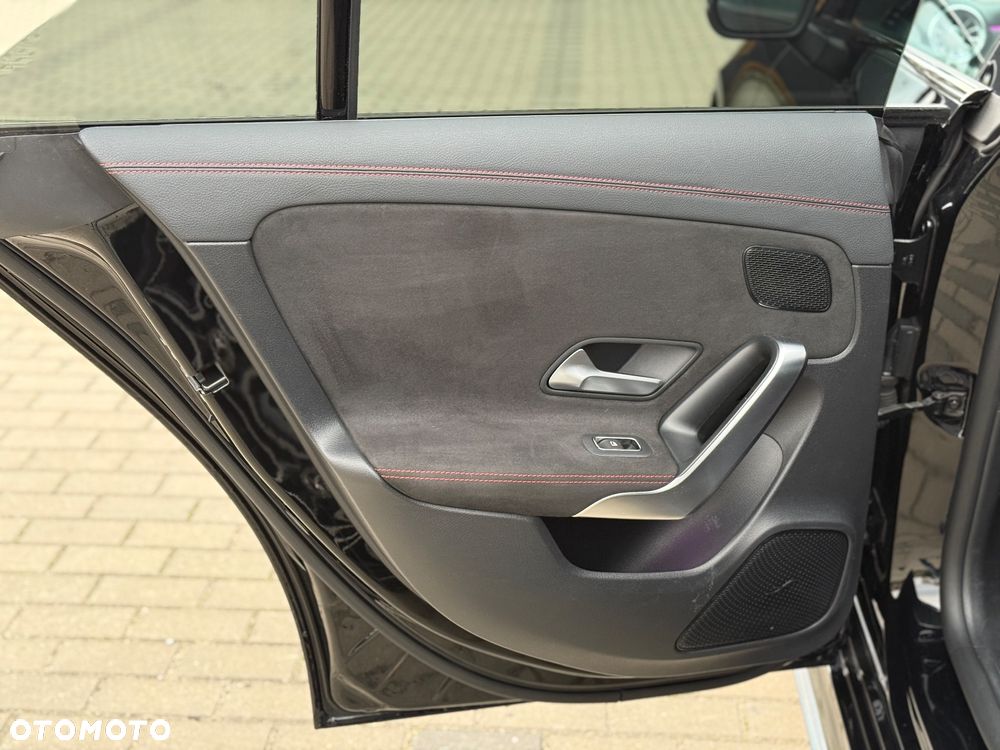 Mercedes-Benz CLA 200 AMG Line 7G-DCT - 23