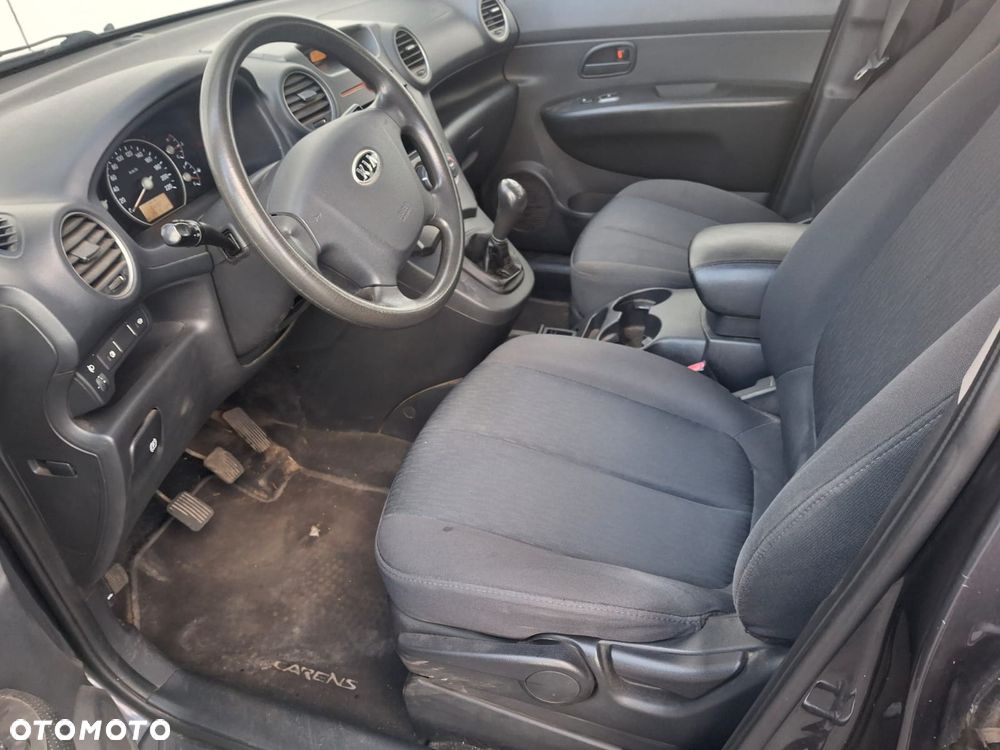 Kia Carens 2.0 EX - 19