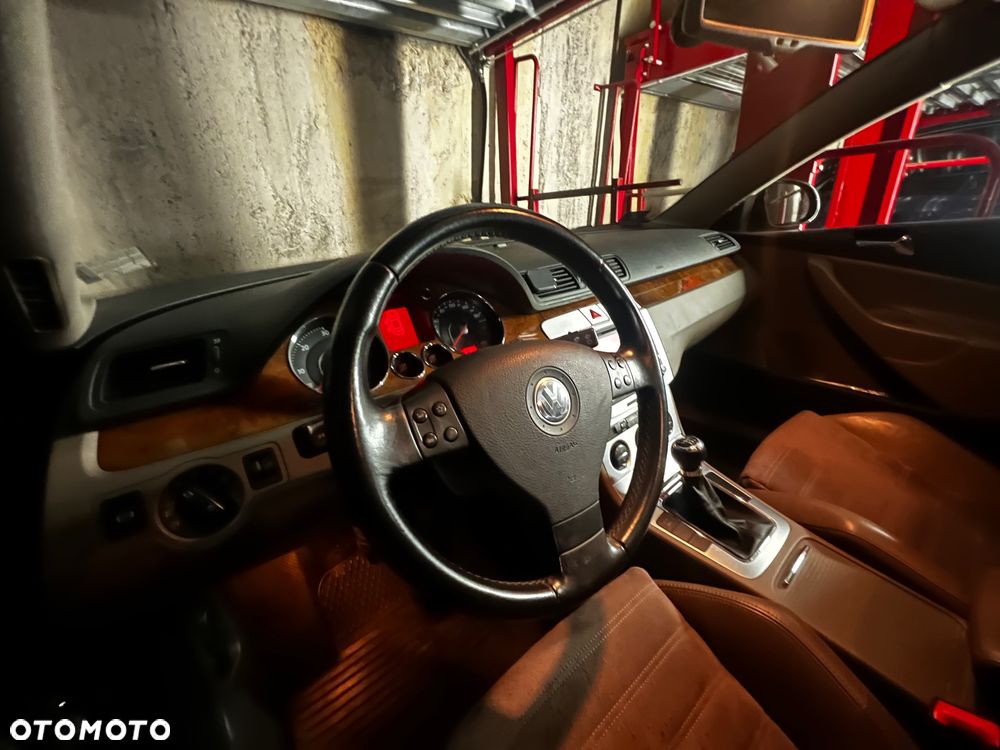 Volkswagen Passat 2.0 TDI DPF Highline - 12