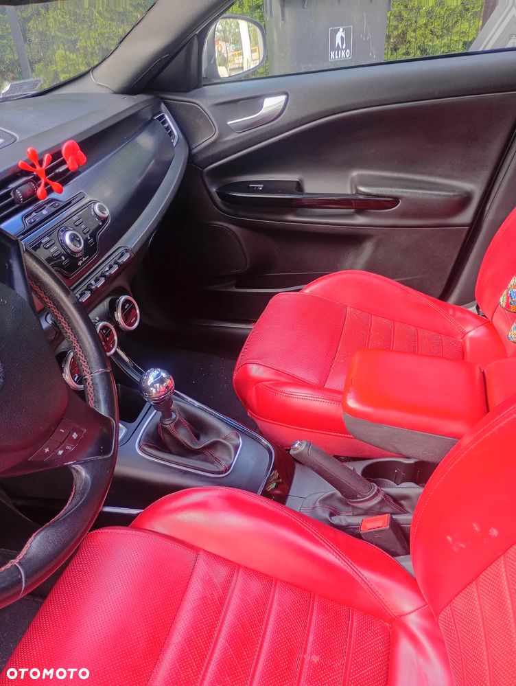 Alfa Romeo Giulietta 2.0 JTDM 16V - 12
