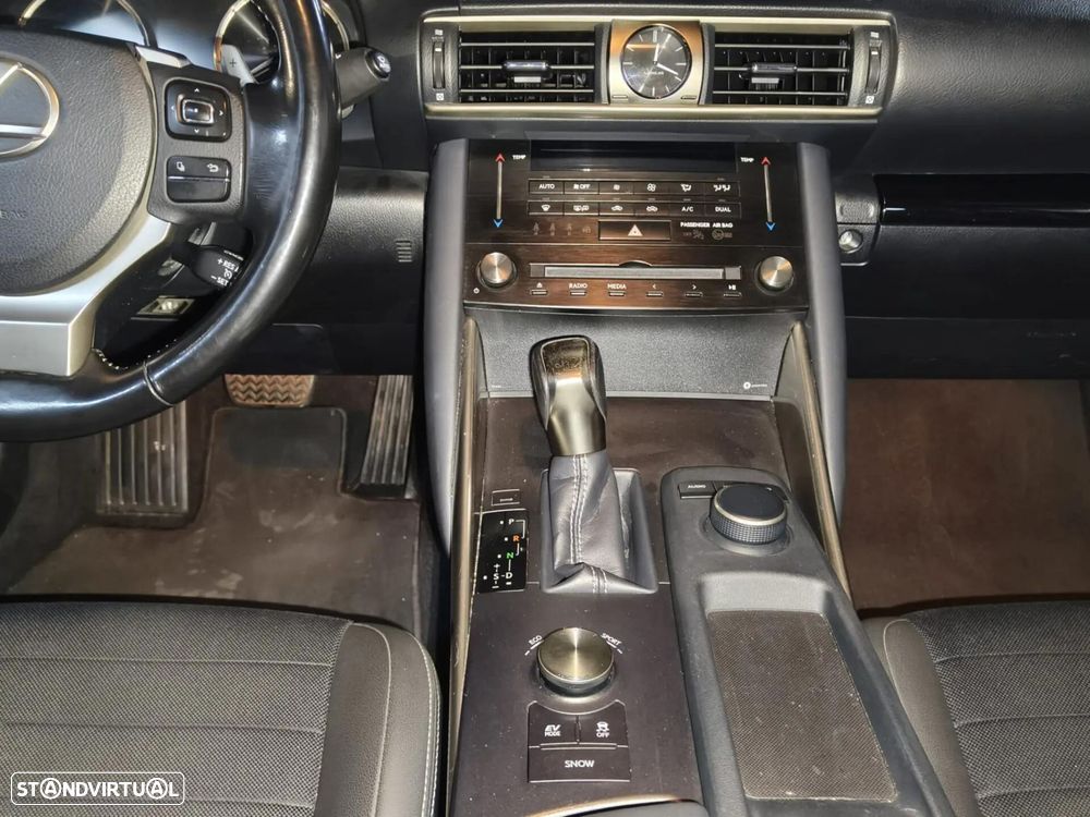 Lexus IS 300H Executive - 17