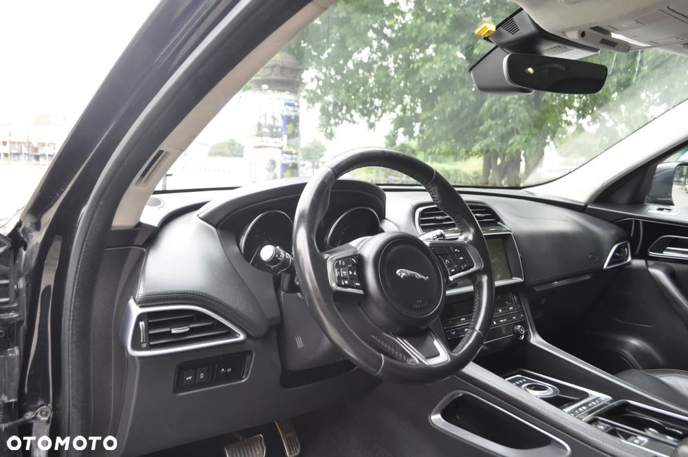 Jaguar F-Pace - 8