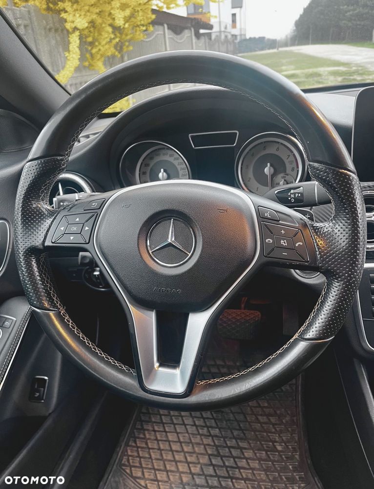 Mercedes-Benz CLA 250 4Matic 7G-DCT - 12