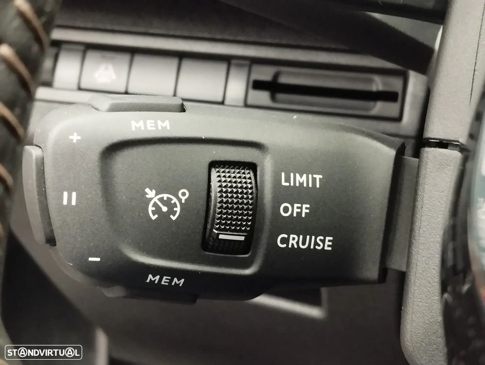 Peugeot 5008 1.2 PureTech Allure EAT8 - 27