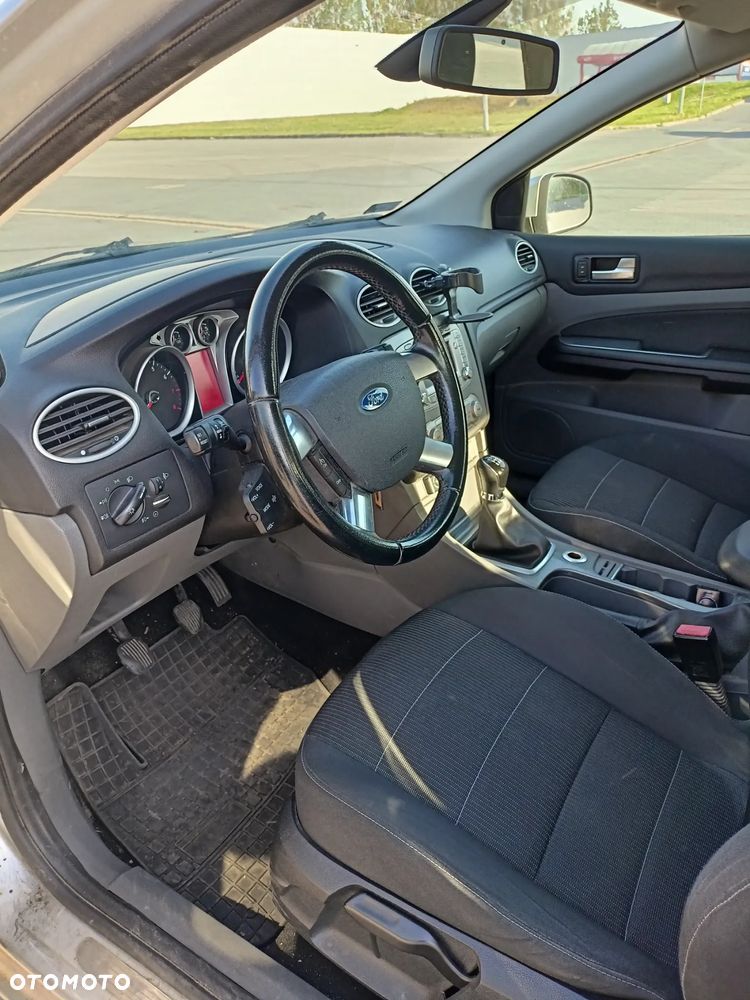 Ford Focus 1.8 FF Ghia - 8