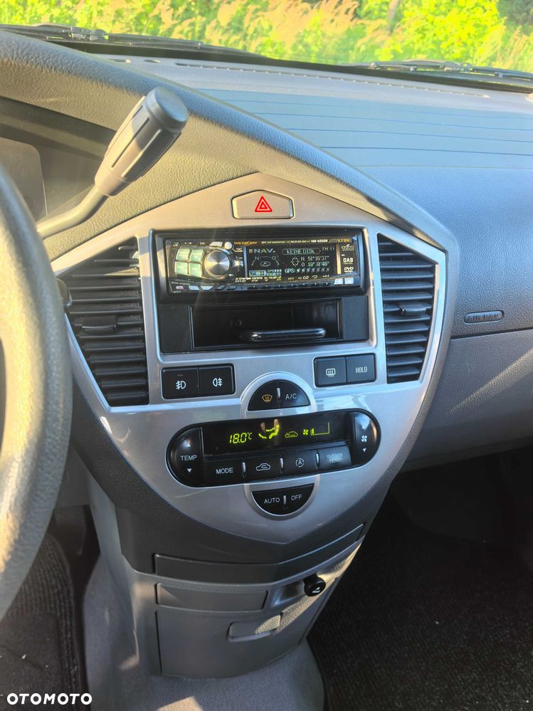 Kia Carens - 2